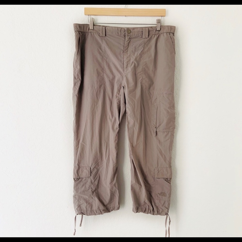 The North Face Khaki Cargo Cropped Capri Pants XL